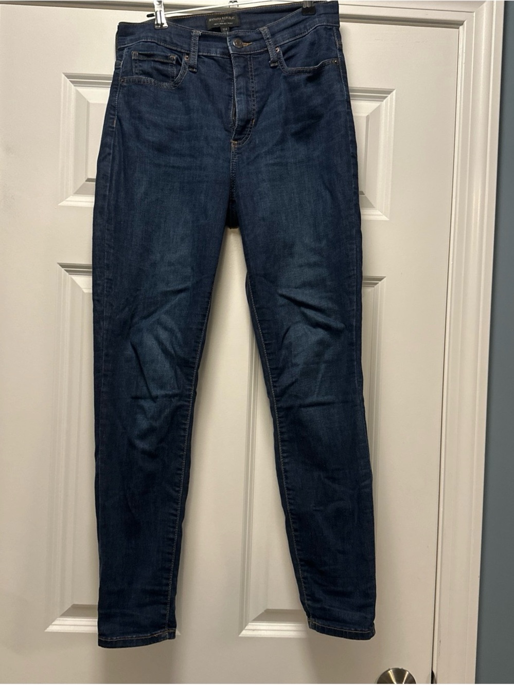 Banana Republic Women's Skinny Jeans in Dark Indigo